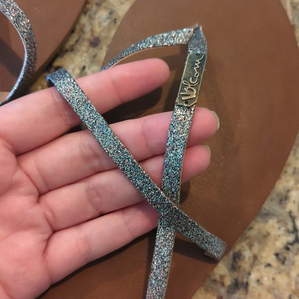 NWT 🌞 Volcom Sparkly Strappy Flip Flops - Discontinued By Brand